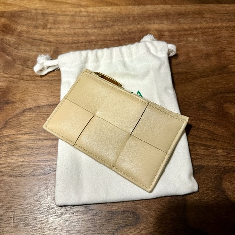 Bottega Veneta 米色卡片包