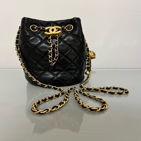 CHANEL 香奈兒《全新》24/25工坊系列金球水桶包｜超人氣收藏款｜附購證全配