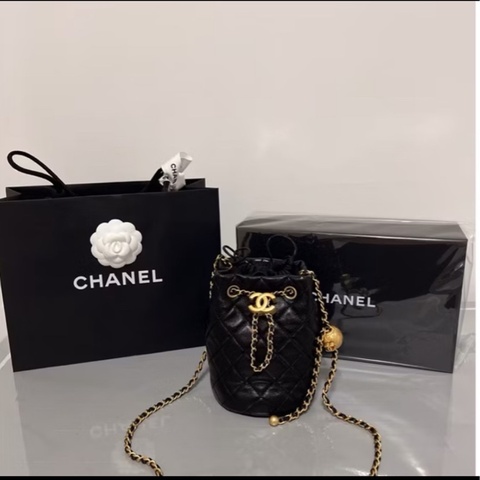 CHANEL 香奈兒《全新》24/25工坊系列金球水桶包｜超人氣收藏款｜附購證全配