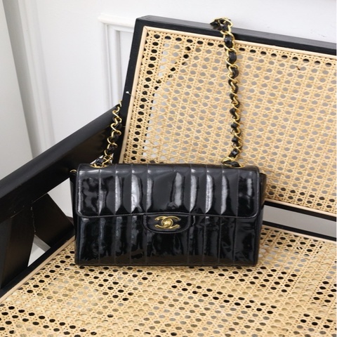 Chanel黑金书包扣漆皮方胖子单肩包