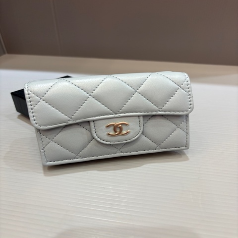 近新 Chanel 新款 藍灰色 三折式短夾（晶片款）
