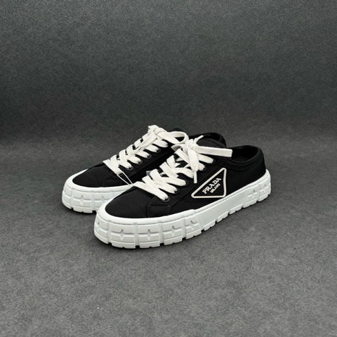 PRADA普拉達 Re-Nylon Double Wheel 華達呢 輕便圓頭 低幫 時尚板鞋 女款 黑色 35碼