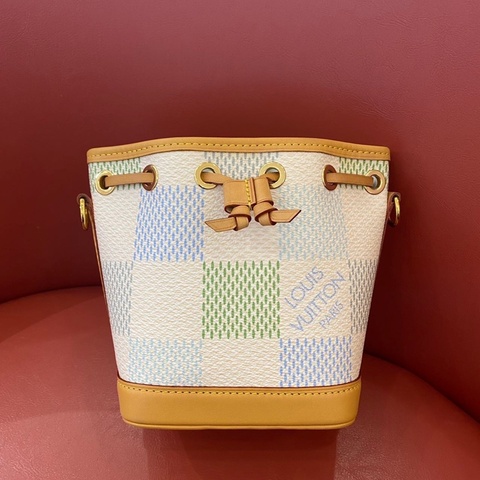 路易威登/Louis Vuitton  Nano Noé 糖果色棋盤格Damier 塗層帆布 手柄小水桶手提包斜挎包 金扣