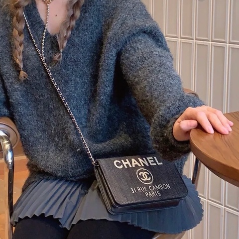 💎Chanel香奈兒｜深藍牛仔刺繡字母logo翻蓋Woc鏈條包 發財包｜99新 絕版21開 保卡✅