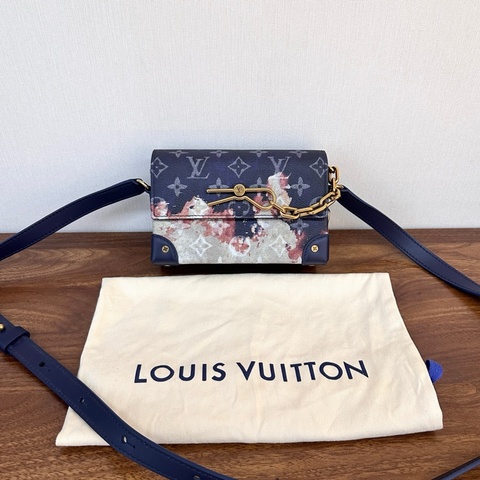 路易威登/Louis Vuitton Steamer Wearable Wallet 篝火系列火燒雲塗層帆布 斜背包 金扣 芯片款