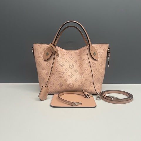 路易威登/Louis Vuitton  粉色鏤空全皮Hina月光女神水桶包 手提包單肩包斜挎包 銀扣