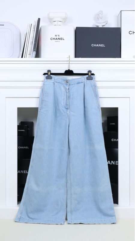 Loewe浅蓝色阔腿丹宁牛仔裤