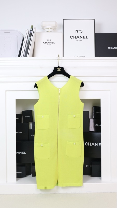 Chanel 14年苹果绿亚克力扣V领无袖连衣裙