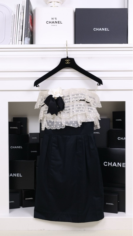 Chanel 88年山茶花波点滚边吊带连衣裙