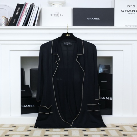 Chanel 白线滚边黑色长外套