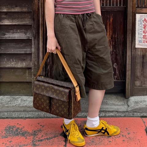 【誰背誰帥😎終於被我找到男女通吃的LV駱駝包😙】LV 中古駱駝包中號Viva Cite GM