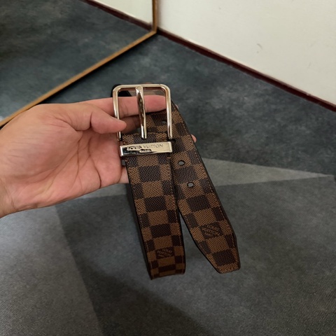 Lv棕色棋盤格皮帶（90cm)