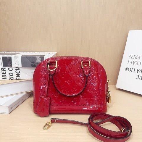 路易威登Louis Vuitton  M91606   漆皮 斜挎包