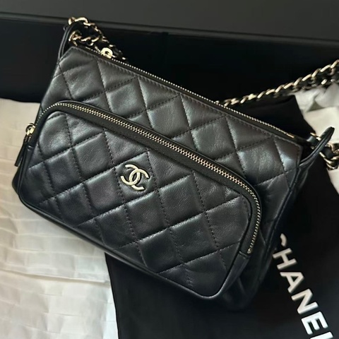 chanel香奈兒25c黑金鍊條相機單肩腋下包，尺寸：21*14*6cm，配件：塵袋