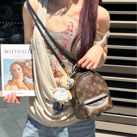 【98新 ✨ 全網最低價！】Louise Vuitton/LV 經典 小書包（下單前先詢問庫存❗️❗️）