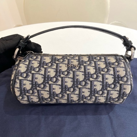 Dior迪奧老花roller圓筒手提包斜挎包  尺寸：17*11*11 附件：塵袋 肩帶。
