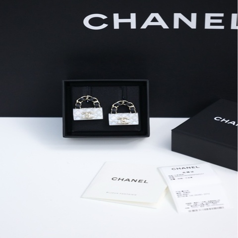 Chanel 23C黑银书包耳钉贝母耳钉