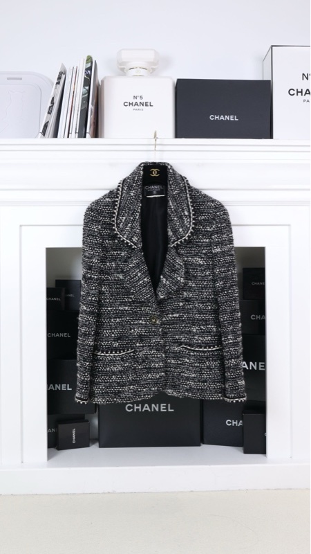 Chanel 94年秀款黑白拼色雪花外套
