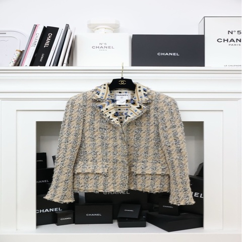 Chanel 04年秋冬秀款燕麦奶茶波西米亚内衬翻领西装外套