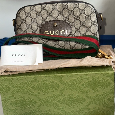GUCCI Neo Vintage 經典虎頭復古帆布斜背相機包 / 郵差包