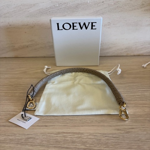 Loewe 皮革編織短把手-沙色