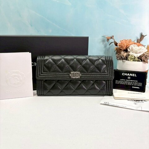 CHANEL Boy黑銀荔枝牛皮釦式長夾