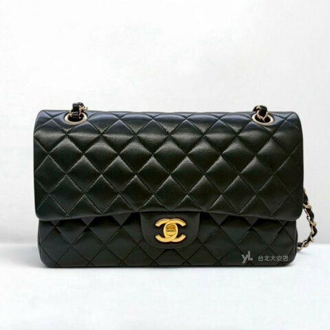 A13348-CHANEL COCO25 黑色羊皮金釦口蓋包A01112