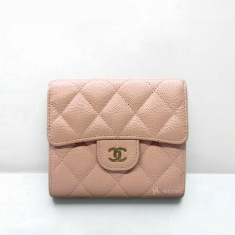 A13351-CHANEL COCO 櫻花粉色荔枝牛皮淡金釦三折短夾AP0231