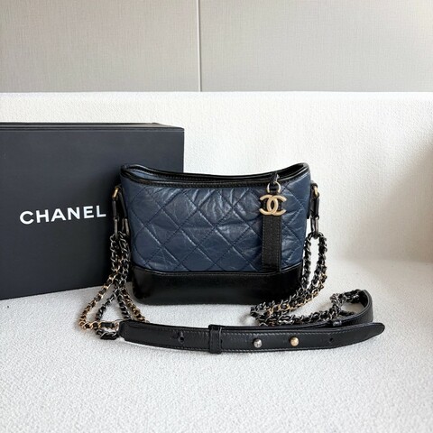 Chanel 流浪包小號鏈條包 藍黑拼色 油蠟皮