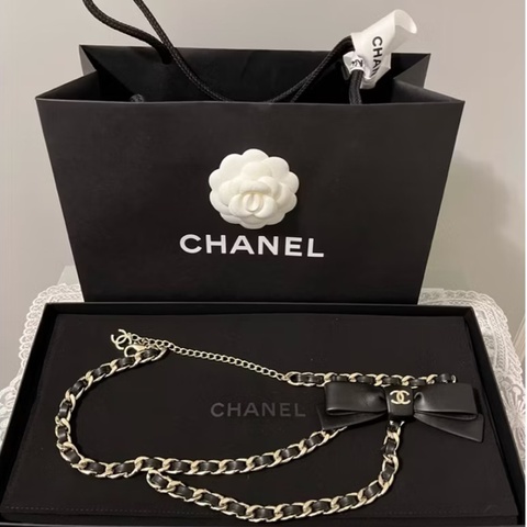 CHANEL 香奈兒《全新》25B 黑金皮穿鏈蝴蝶結腰鏈｜雙C Logo｜鏈條配件｜全新全配