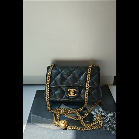 Chanel 金鍊愛心調節釦黑皮口蓋方胖子