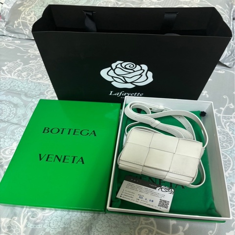 Bottega Veneta 的 Cassette Mini Cassett