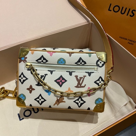 LV/路易威登 Soft trunk軟盒子包斜背包 白色 芯片款