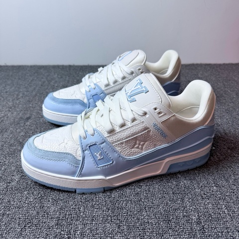 Louis Vuitton 路易威登 LV 26年6月新款Trainer 北卡藍 淺藍色漆皮 休閒板鞋 尺碼：42.5碼 8.5碼 僅試穿