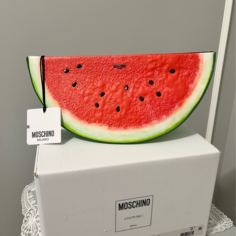 MOSCHINO《全新》西瓜🍉造型手拿包／斜背包｜限量趣味設計｜附原盒吊牌｜收藏逸品