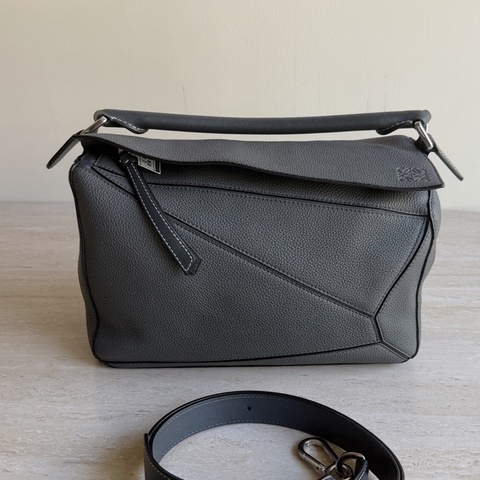 LOEWE羅意威puzzle灰色中號幾何包 底長29cm