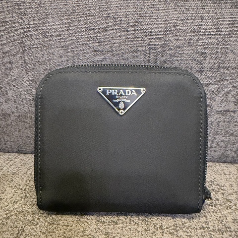PRADA 對折短夾