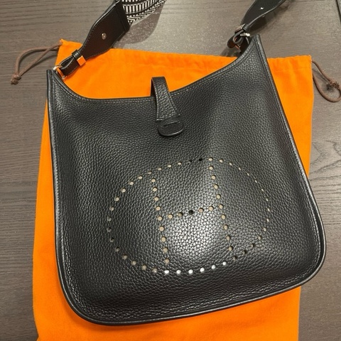 Evelyne 29黑銀