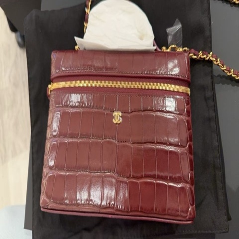 Chanel香奈兒26A高級手工坊鰐魚壓紋紅色LP長盒子手柄包