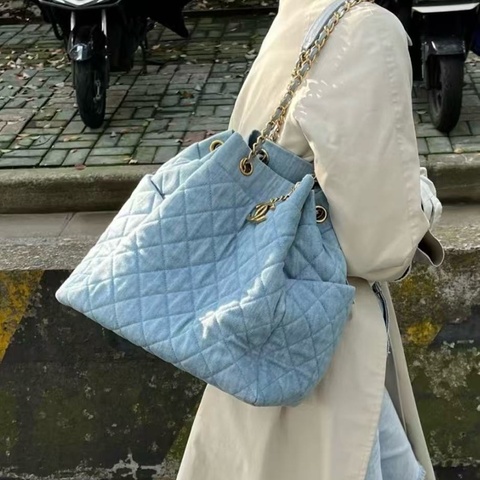 💎Chanel香奈兒|淺牛仔丹寧菱格抽繩水桶包|金扣大雙C掛墜|98新