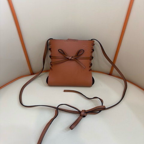 Loewe/羅意威Ikebana系列焦糖色牛皮編織蝴蝶結手機包