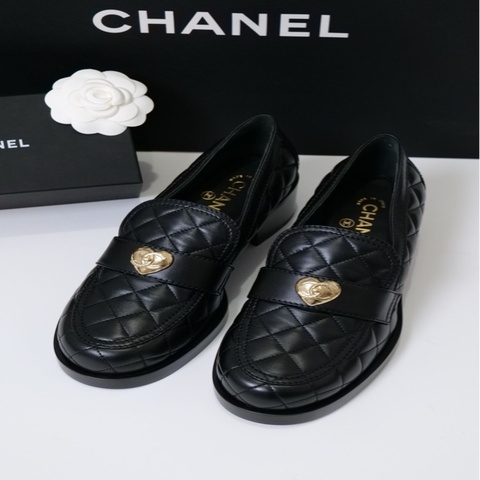Chanel小羊皮爱心乐福鞋