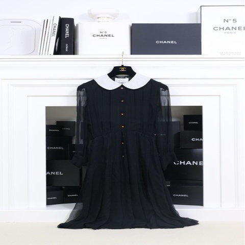Chanel黑色金扣白色娃娃领透视长袖连衣裙