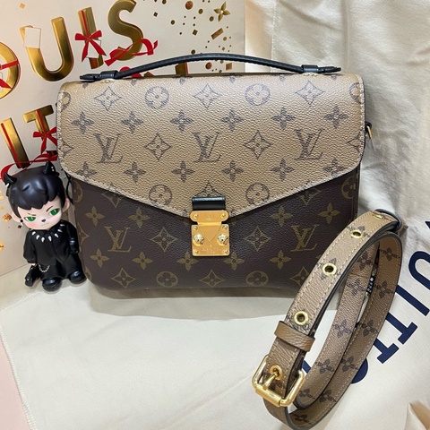 全新全套！Lv拼色郵差 7月票送禮完美成色 五金全膜 附件齊全 現貨路易威登包