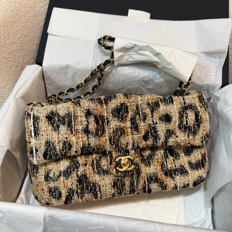 Chanel 26A  32cm maxi flap *