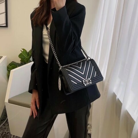 Chanel 限量炫彩V紋Leboy中號 黑銀 黑色銀扣 羊皮