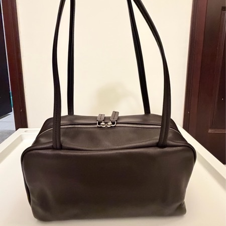 The Row Astra small/mini 最新的小尺寸Astra bag! Bowling bag 深棕色保齡球包 色號Dark Brown