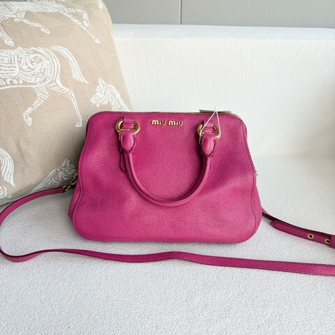 MiuMiu全皮手提斜背包
玫紅色金扣 牛皮