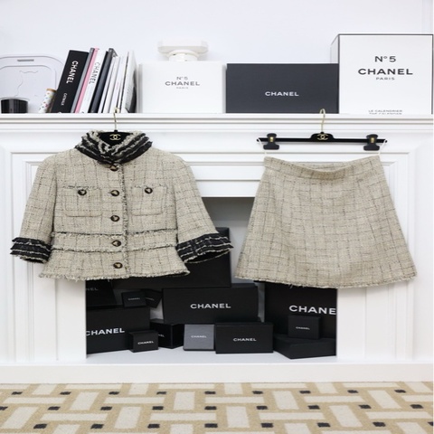 Chanel 10年田园音乐会系列秀款花盆领两口袋外套半裙套装