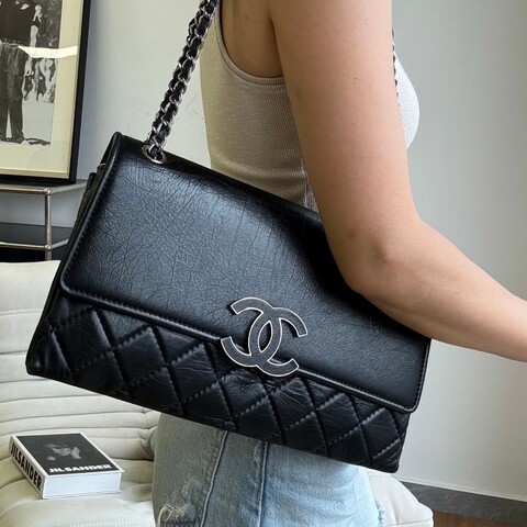 CHANEL 油蠟皮雙C logo 黑銀牛皮 肩背包